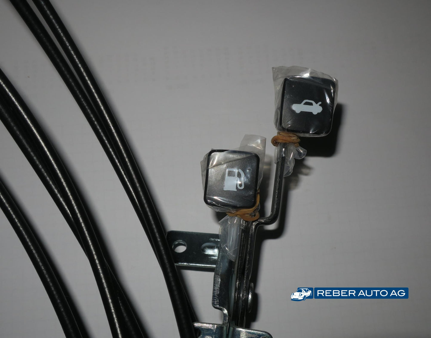Kofferraum- und Tankdeckel-Öffner N00756850A Detail Seilzug Mazda MX-5 NA 1990-1997
