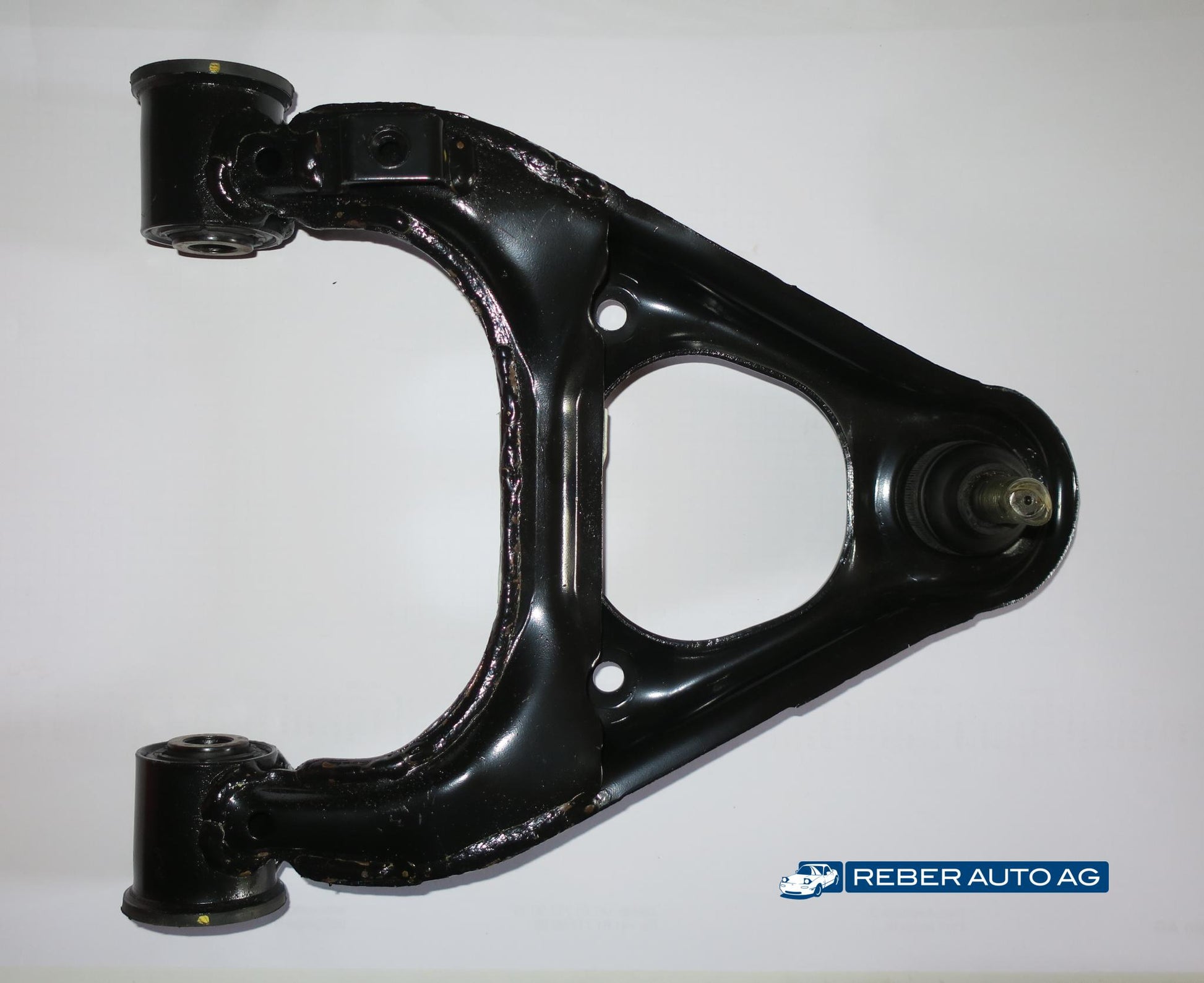 Detailansicht Dreiecklenker Mazda MX-5 mit Gummilager und Kugelgelenk vorne oben links